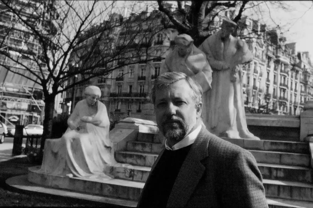 Писатель Симмонс