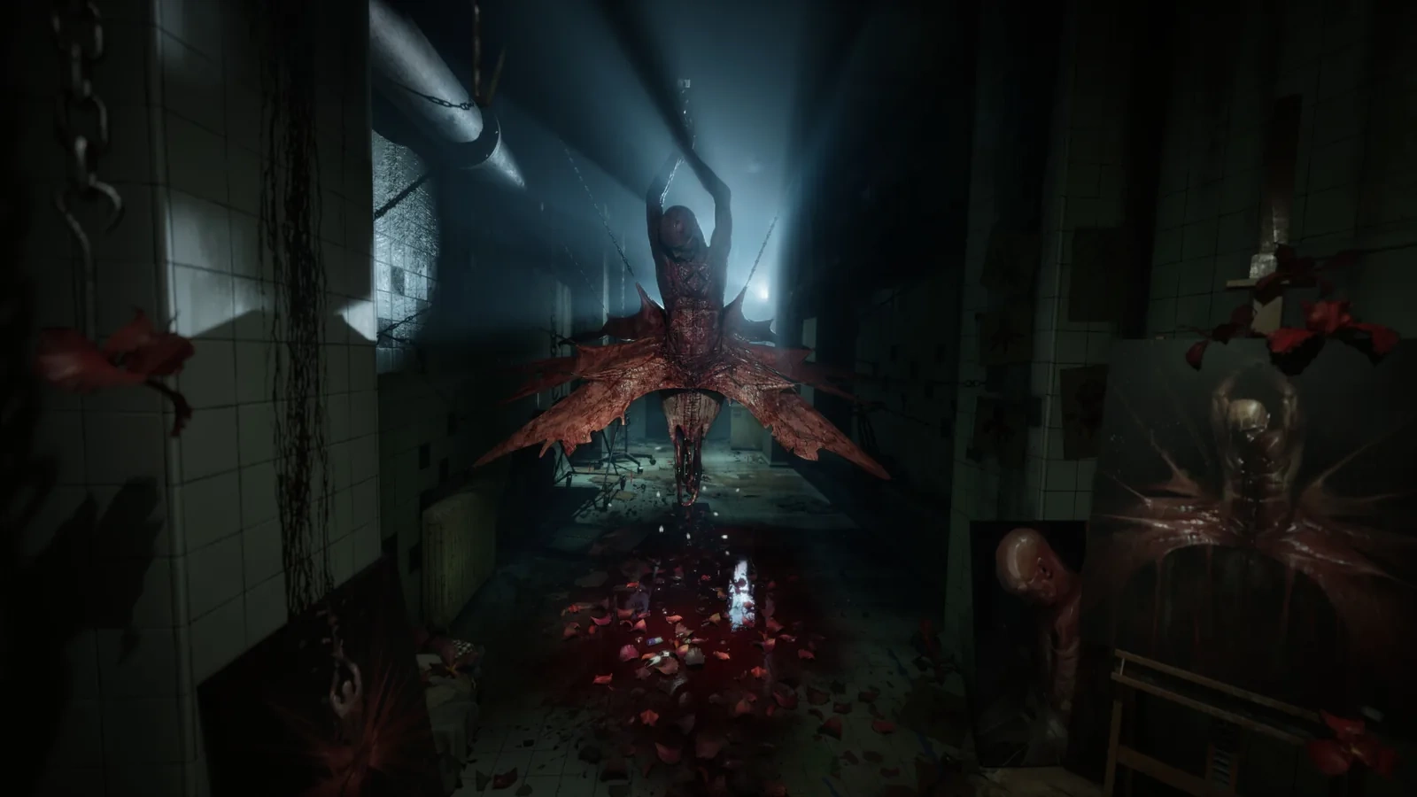 Коридор в логове Алой церкви в Hellraiser: Revival: подвешенная фигура из плоти, кровь на полу