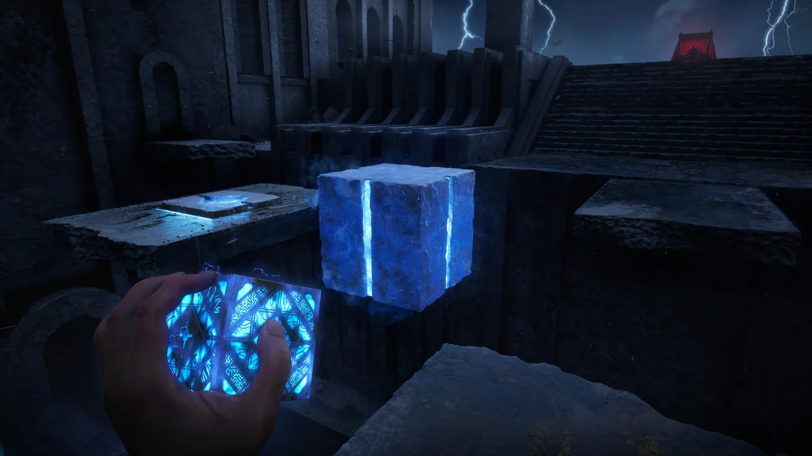 Головоломка в Hellraiser: Revival: светящаяся синим шкатулка двигает каменный блок