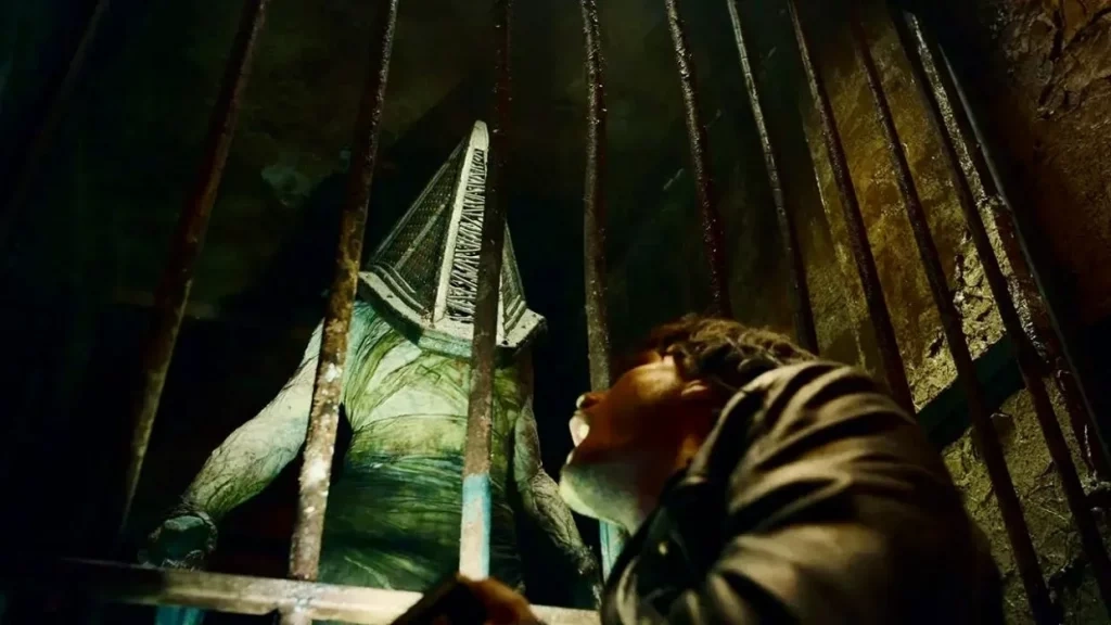 Джереми Ирвин в роли Джеймса Сандерленда