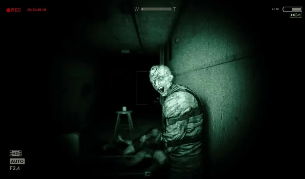 Outlast (2013)