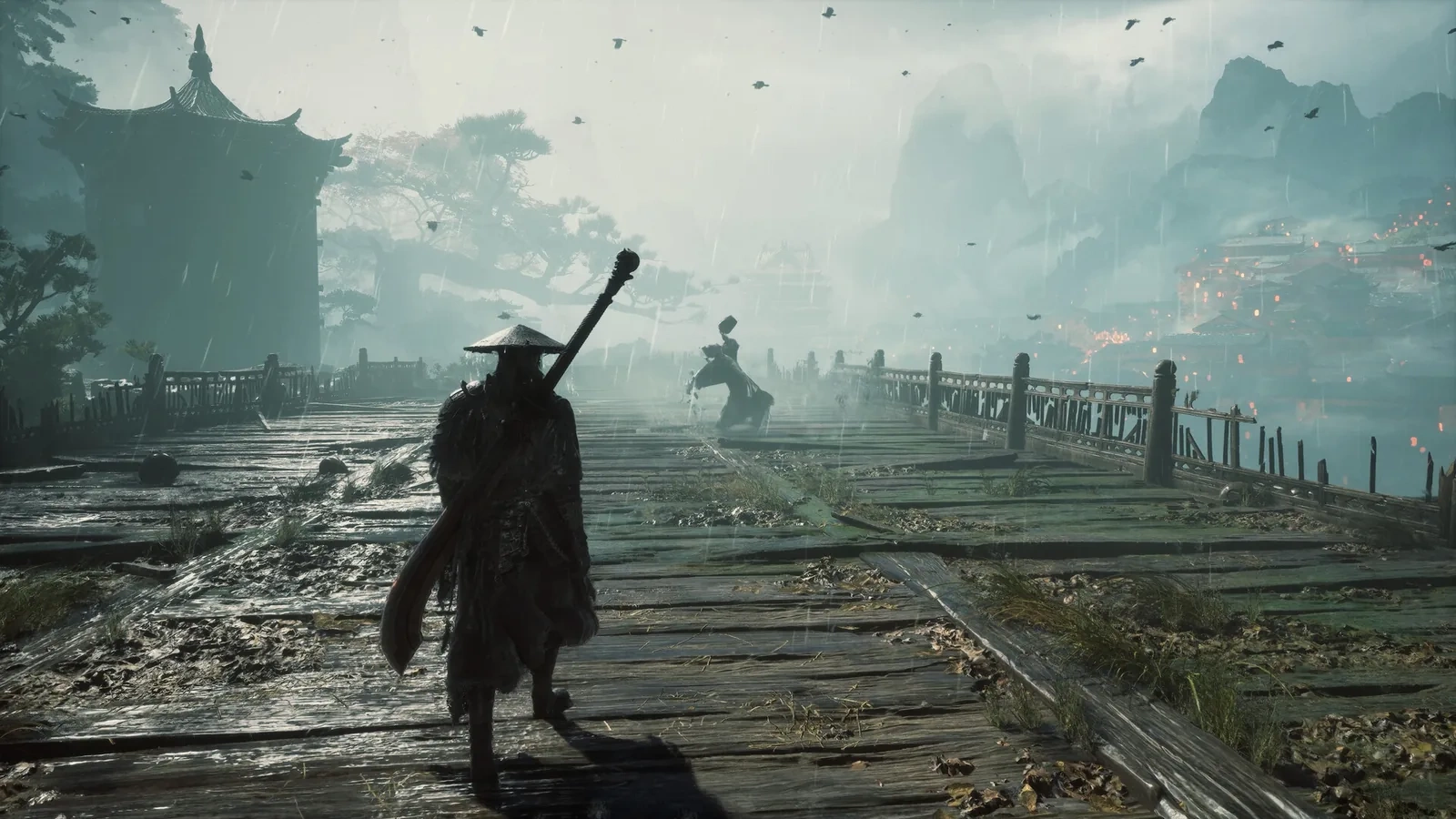 Соул в широкополой шляпе идёт по деревянному мосту под дождём в Phantom Blade Zero