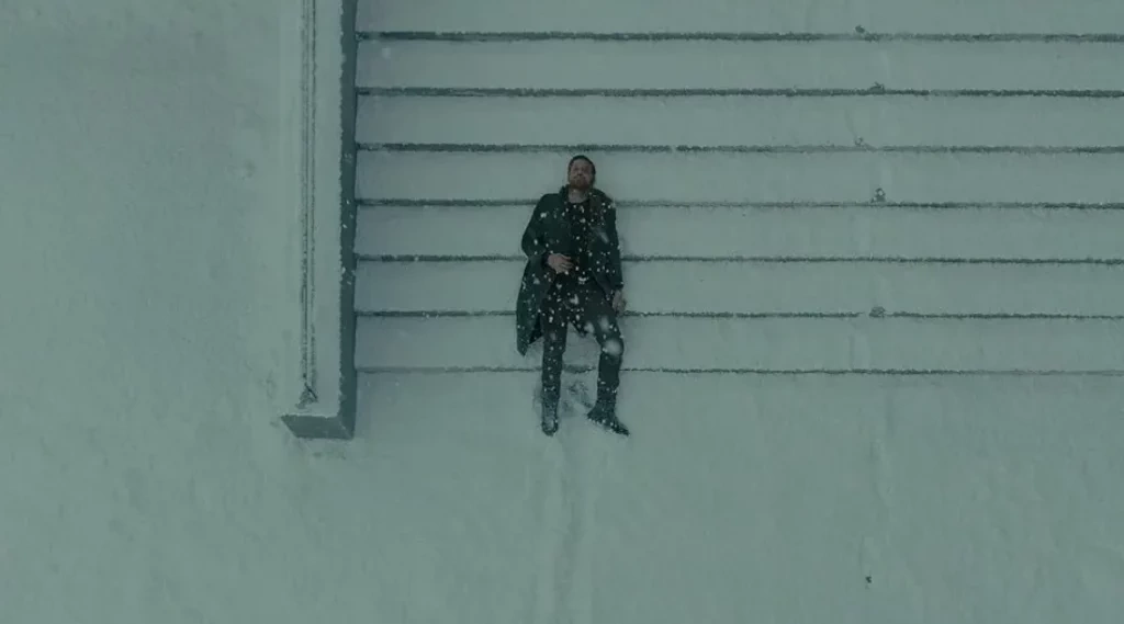 Бегущий по лезвию 2049