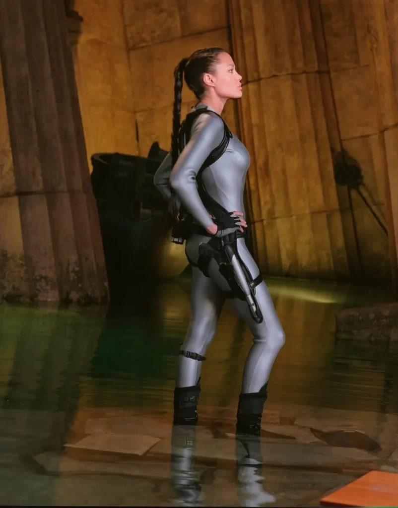 Лара Крофт 2 